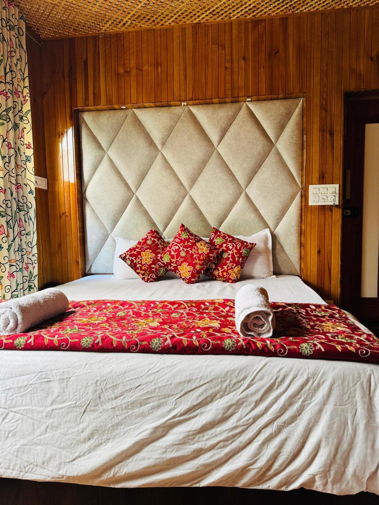 Frosty Mountain Resort Pahalgam Exterior photo