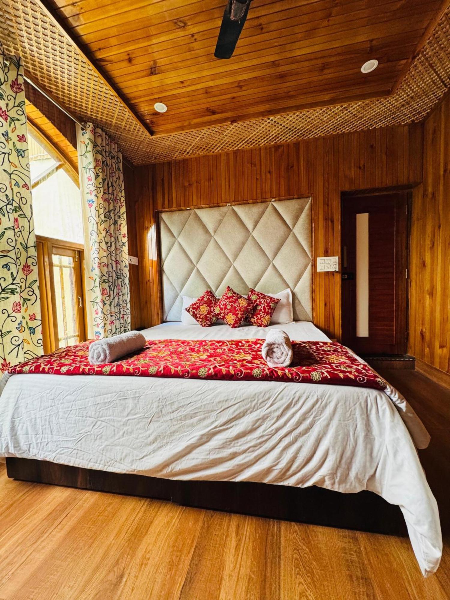 Frosty Mountain Resort Pahalgam Exterior photo